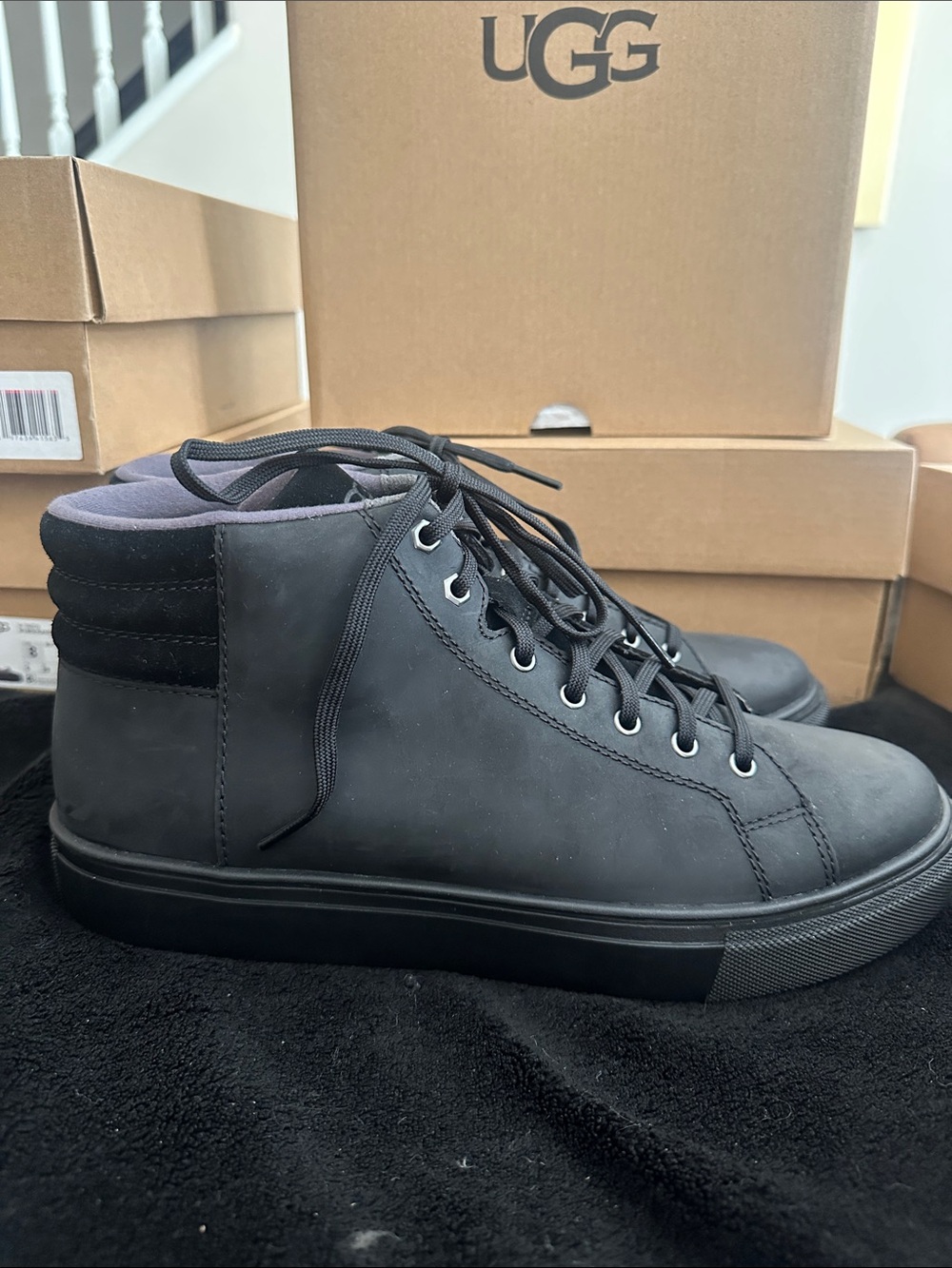 UGG Men's Black Chukka Lace-Up Boots